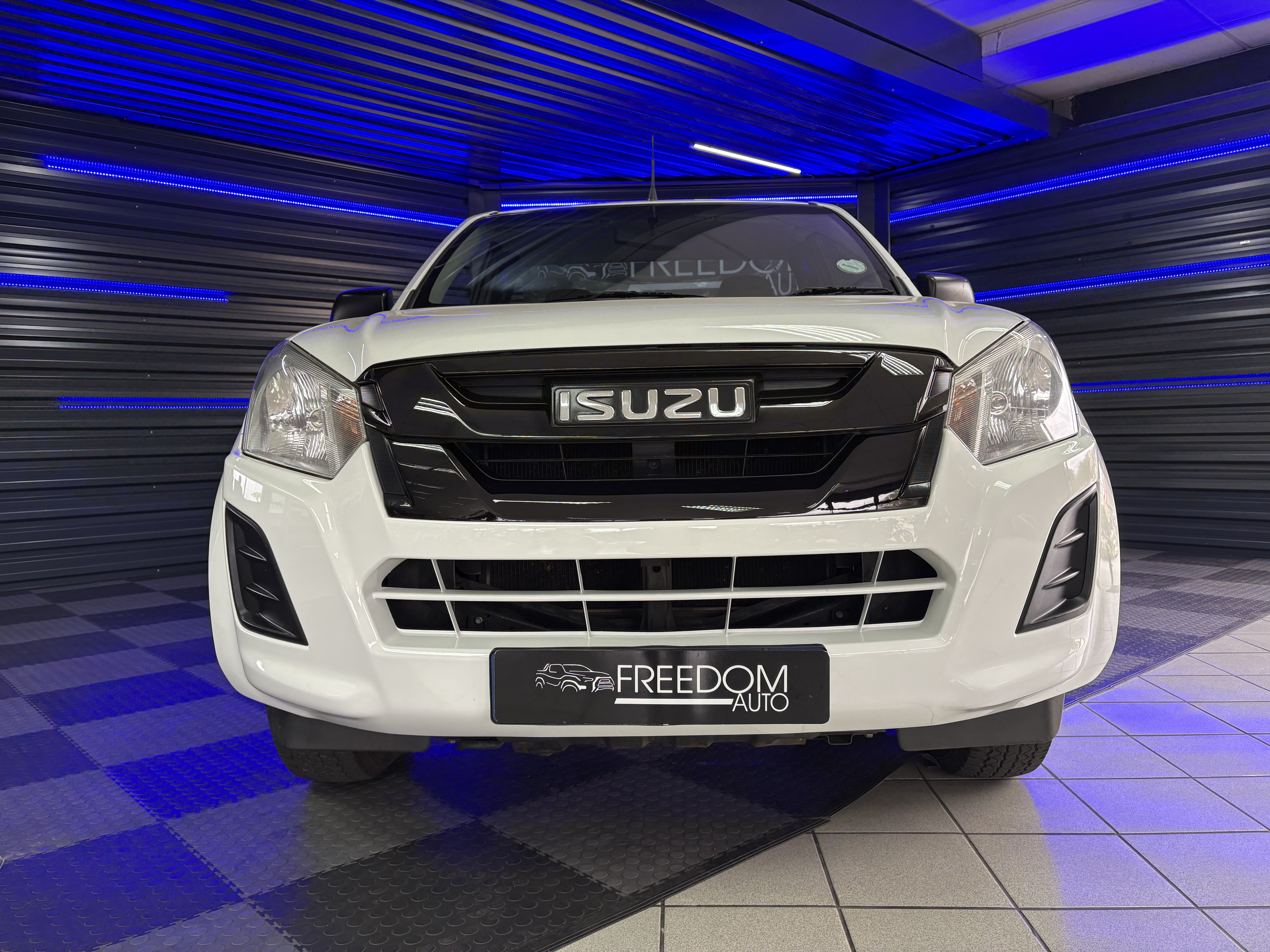 2017 Isuzu KB250 D-Teq fleetside - Image 2