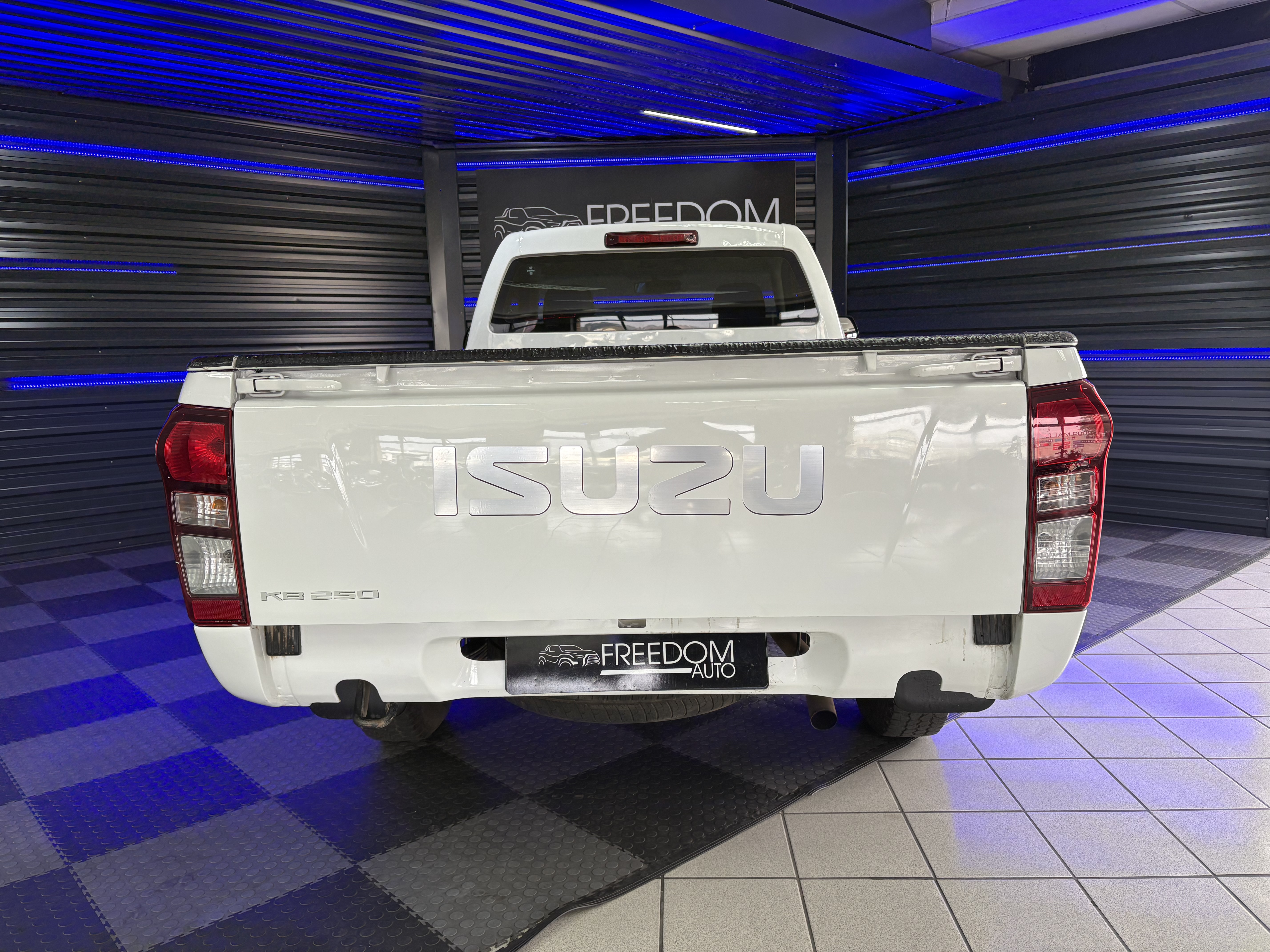 2017 Isuzu KB250 D-Teq fleetside - Image 4