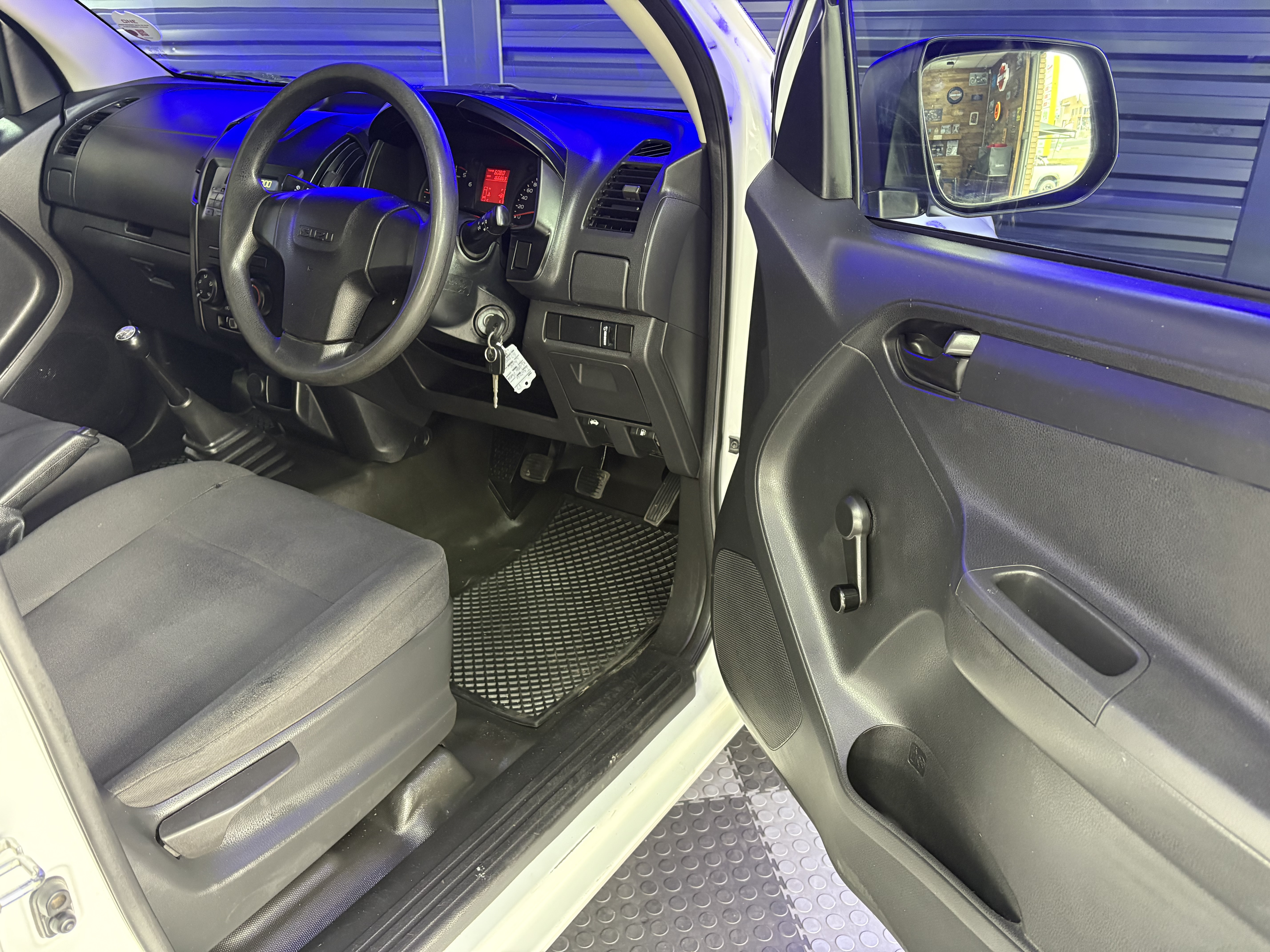 2017 Isuzu KB250 D-Teq fleetside - Image 5