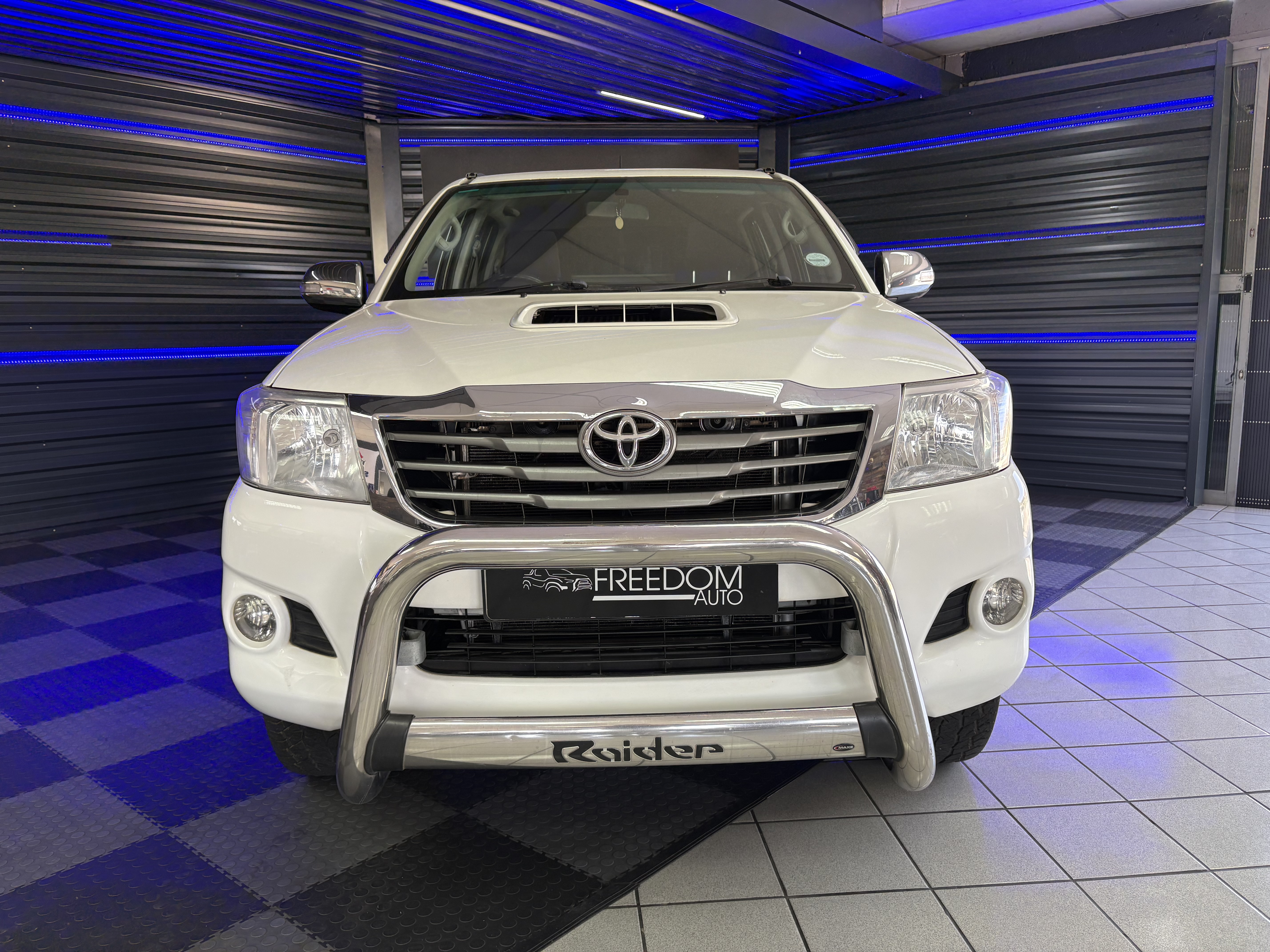 2013 Toyota Hilux 3.0D4D Raider Auto - Image 2