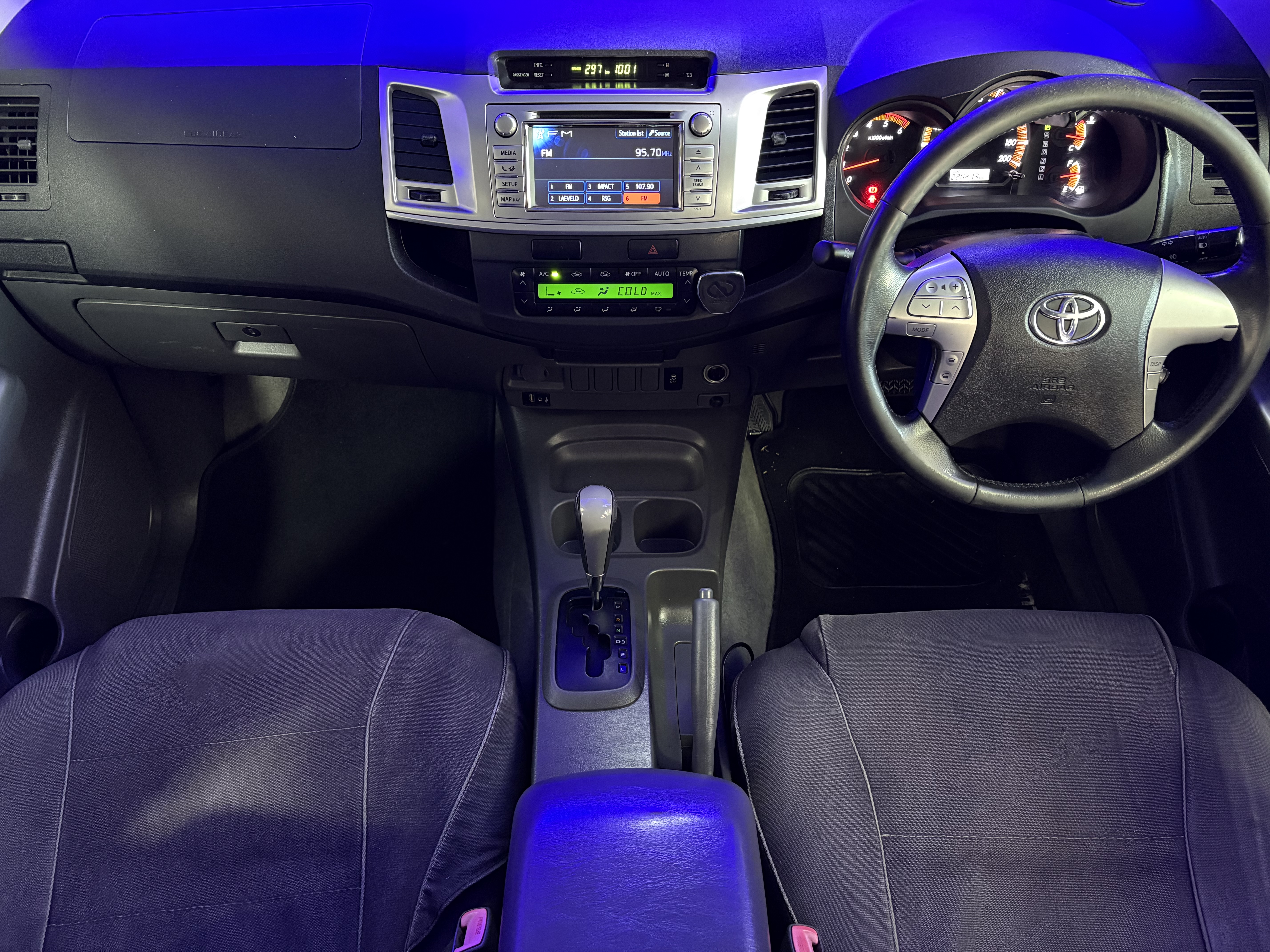 2013 Toyota Hilux 3.0D4D Raider Auto - Image 6