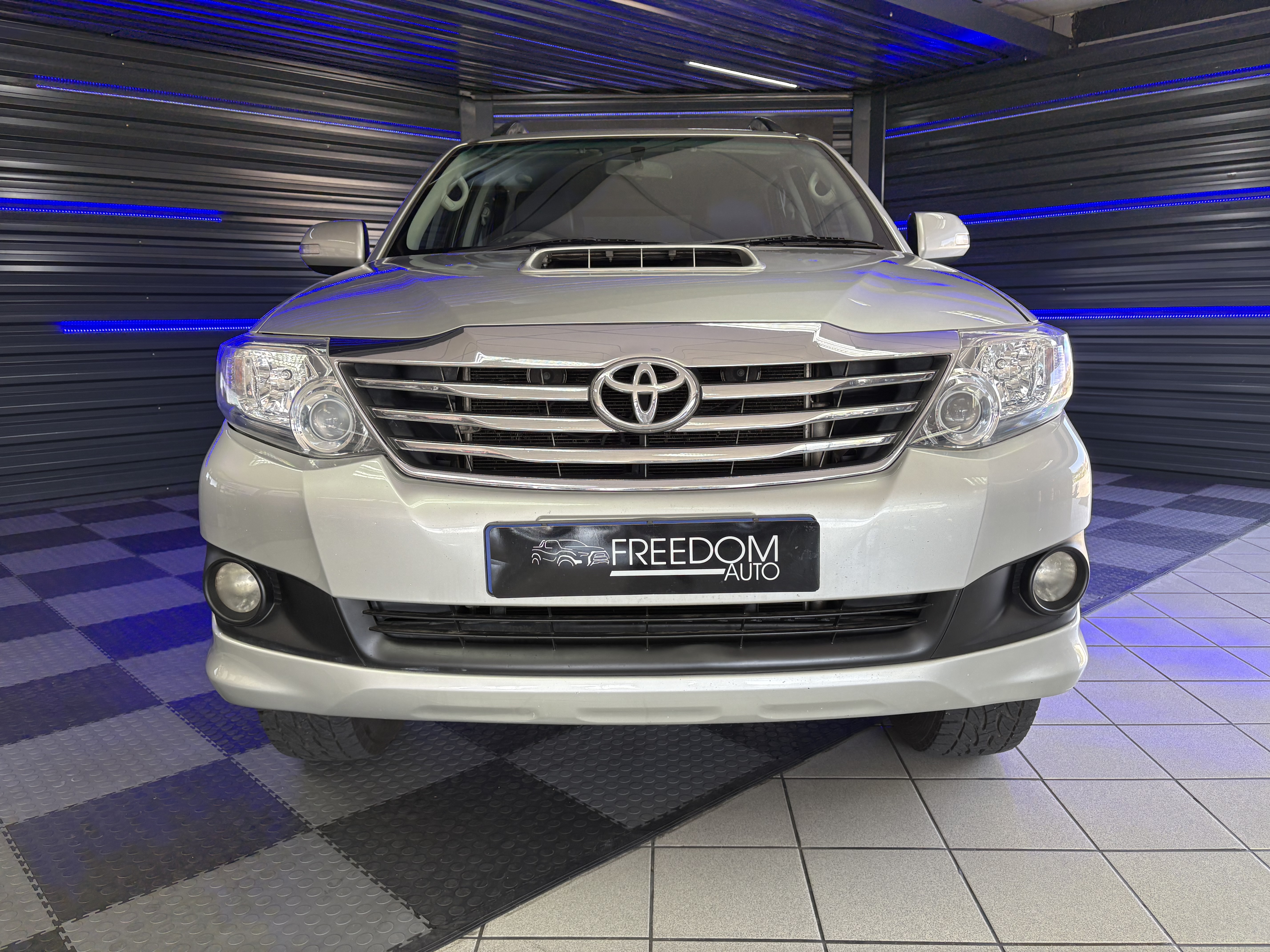 2014 Toyota Fortuner 2.5D4D A/T - Image 3