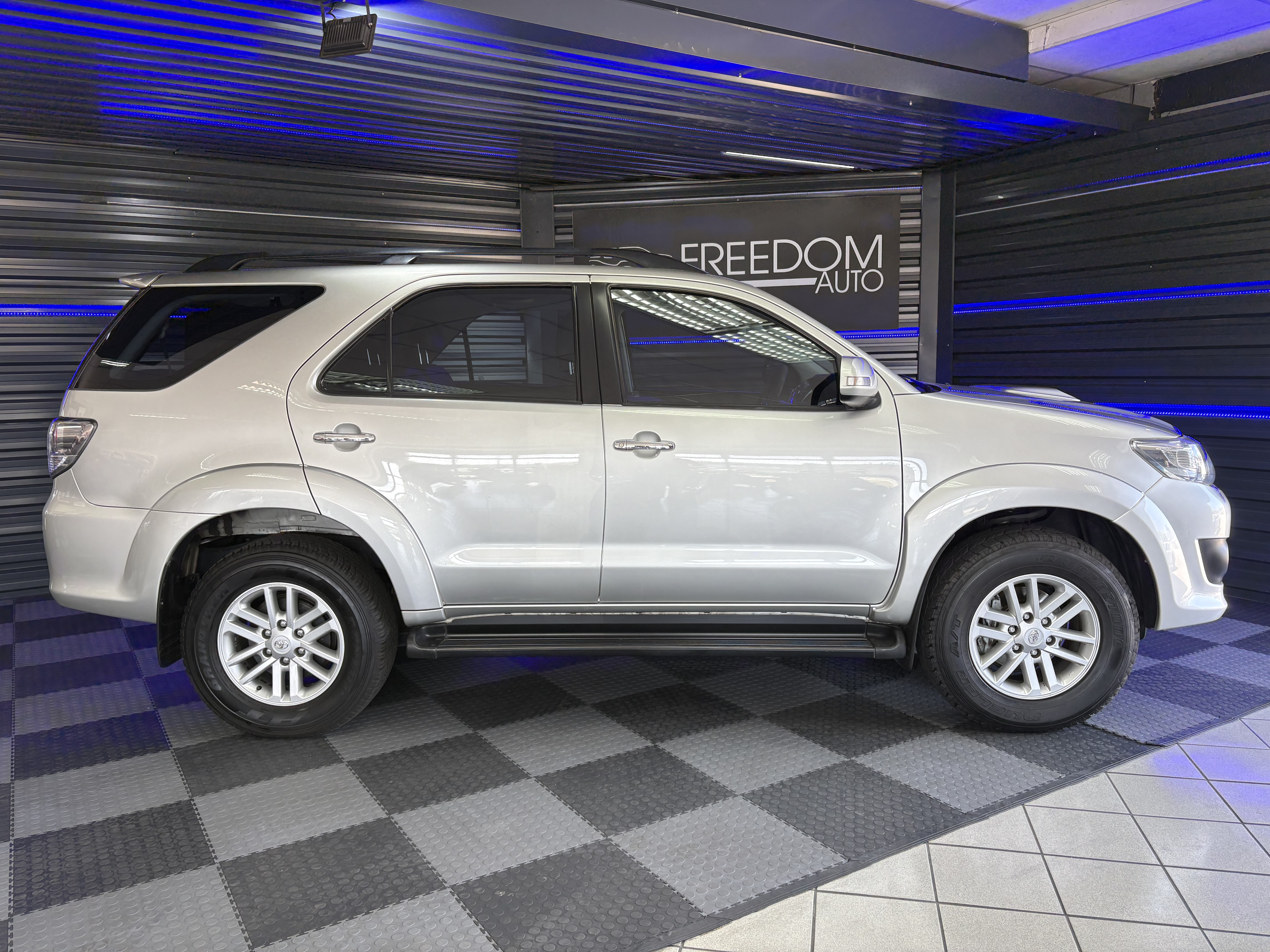 2014 Toyota Fortuner 2.5D4D A/T - Image 2