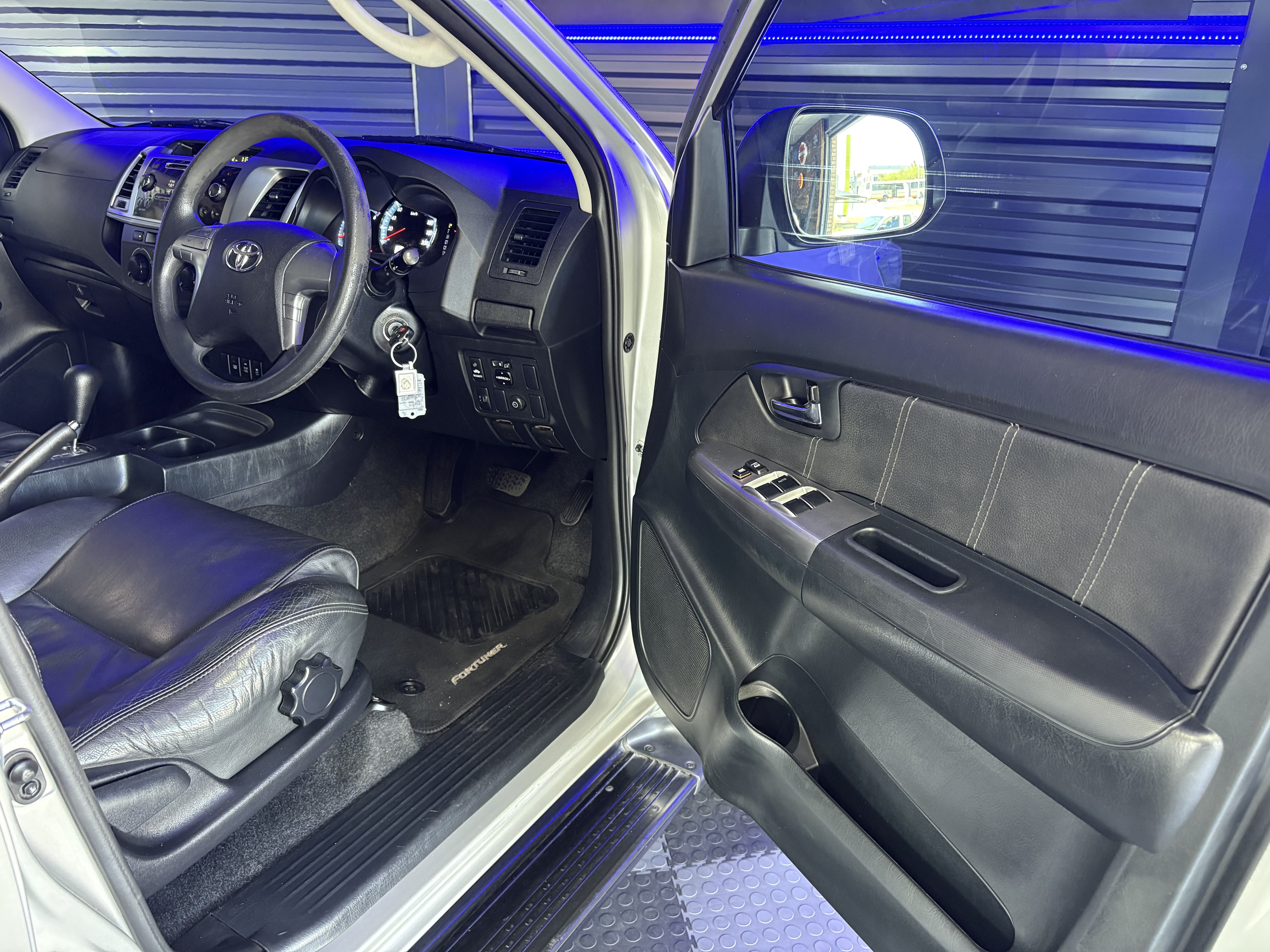 2014 Toyota Fortuner 2.5D4D A/T - Image 5