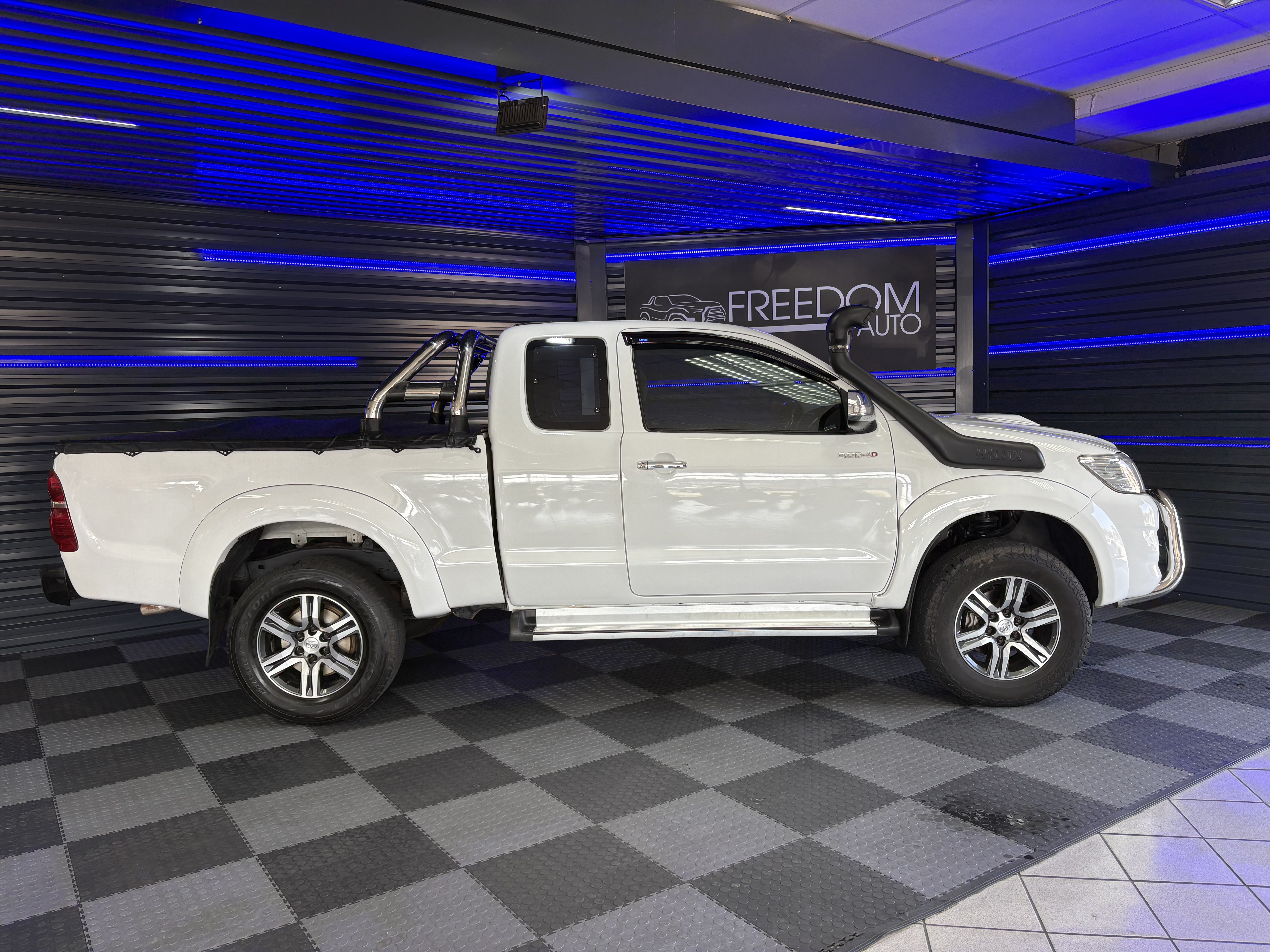 2015 Toyota Hilux 3.0D4D X/C 4x4 - Image 2