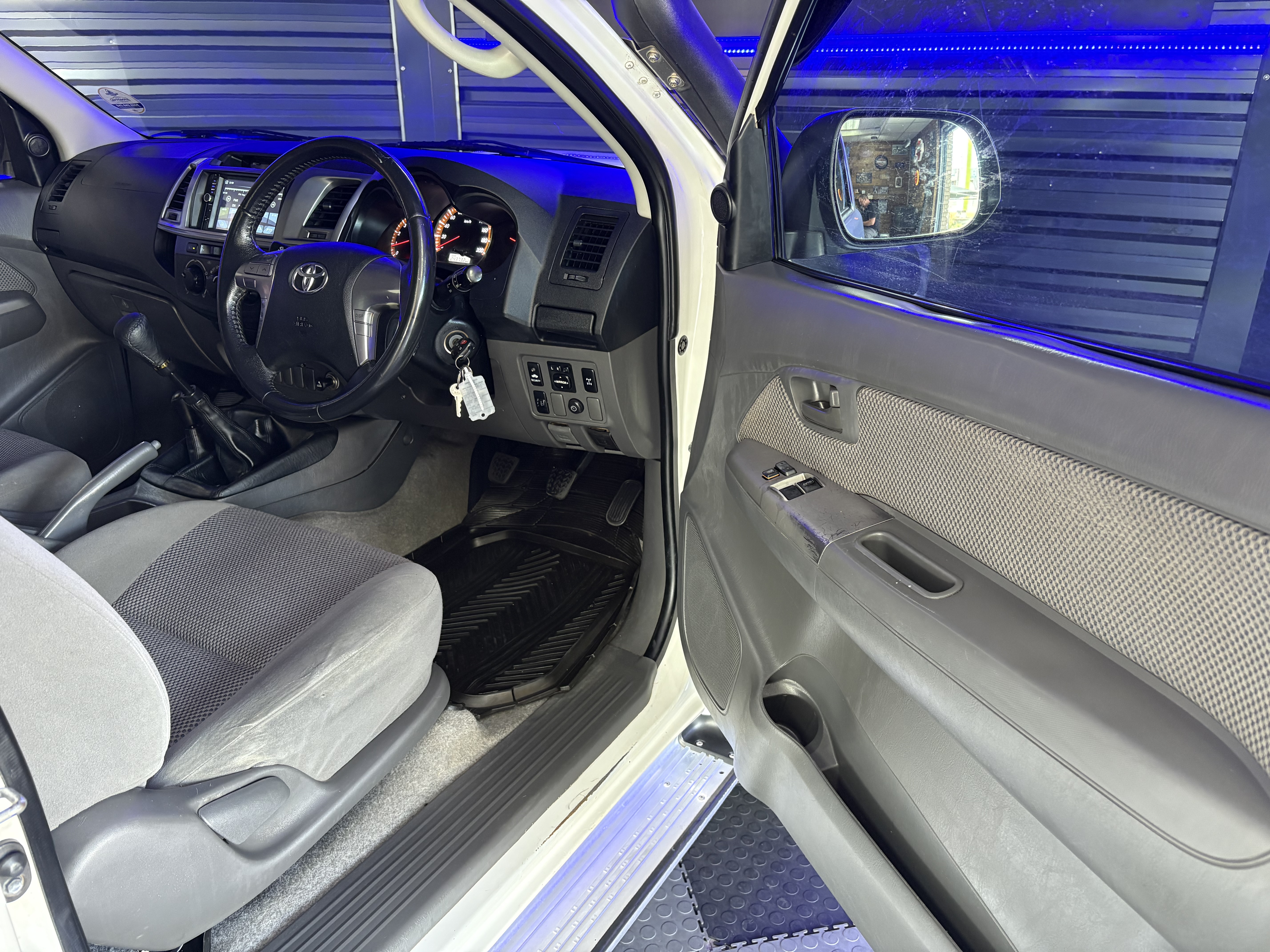 2015 Toyota Hilux 3.0D4D X/C 4x4 - Image 4