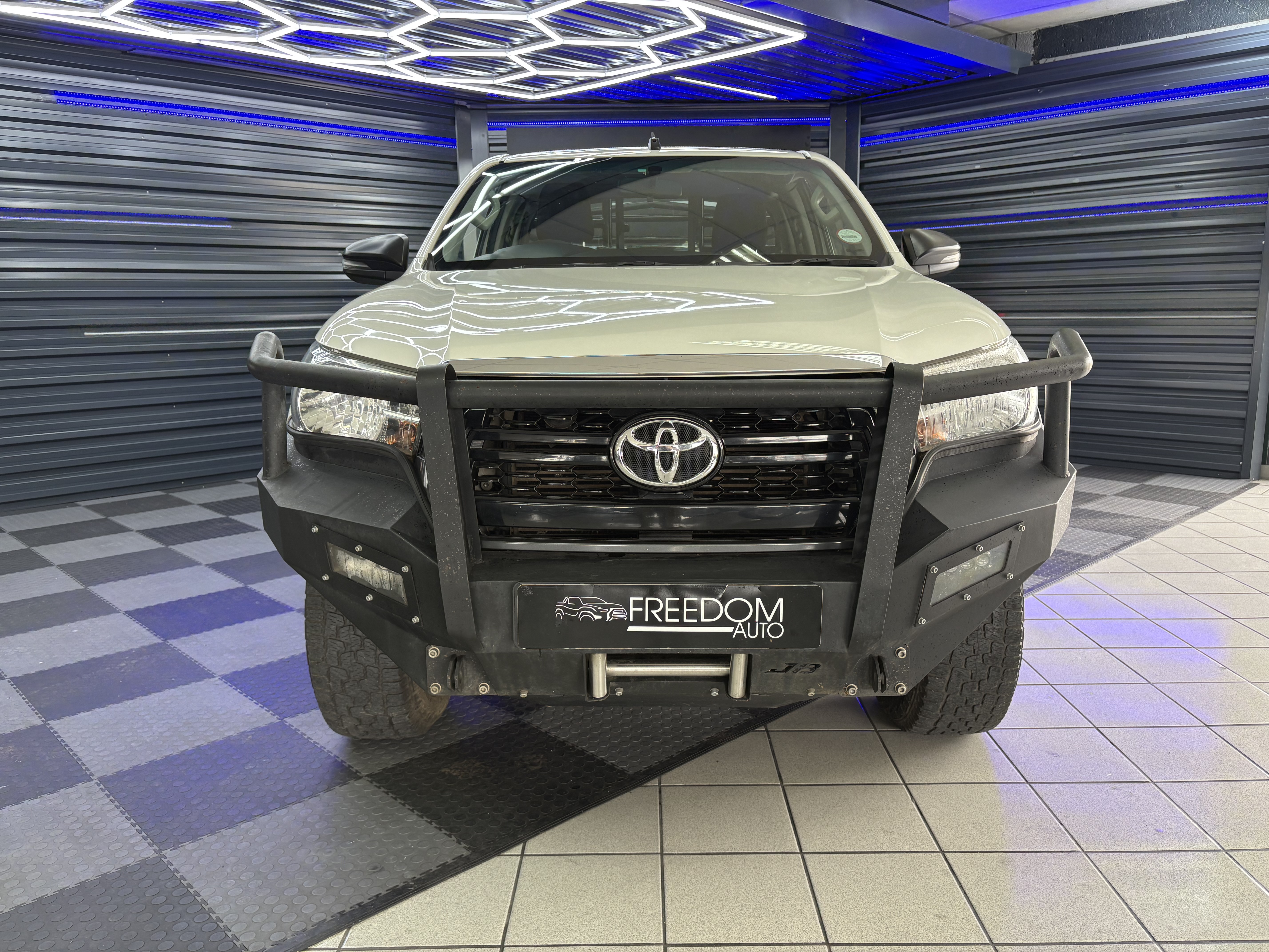 2018 Toyota Hilux 2.4GD6 X/C M/T - Image 2
