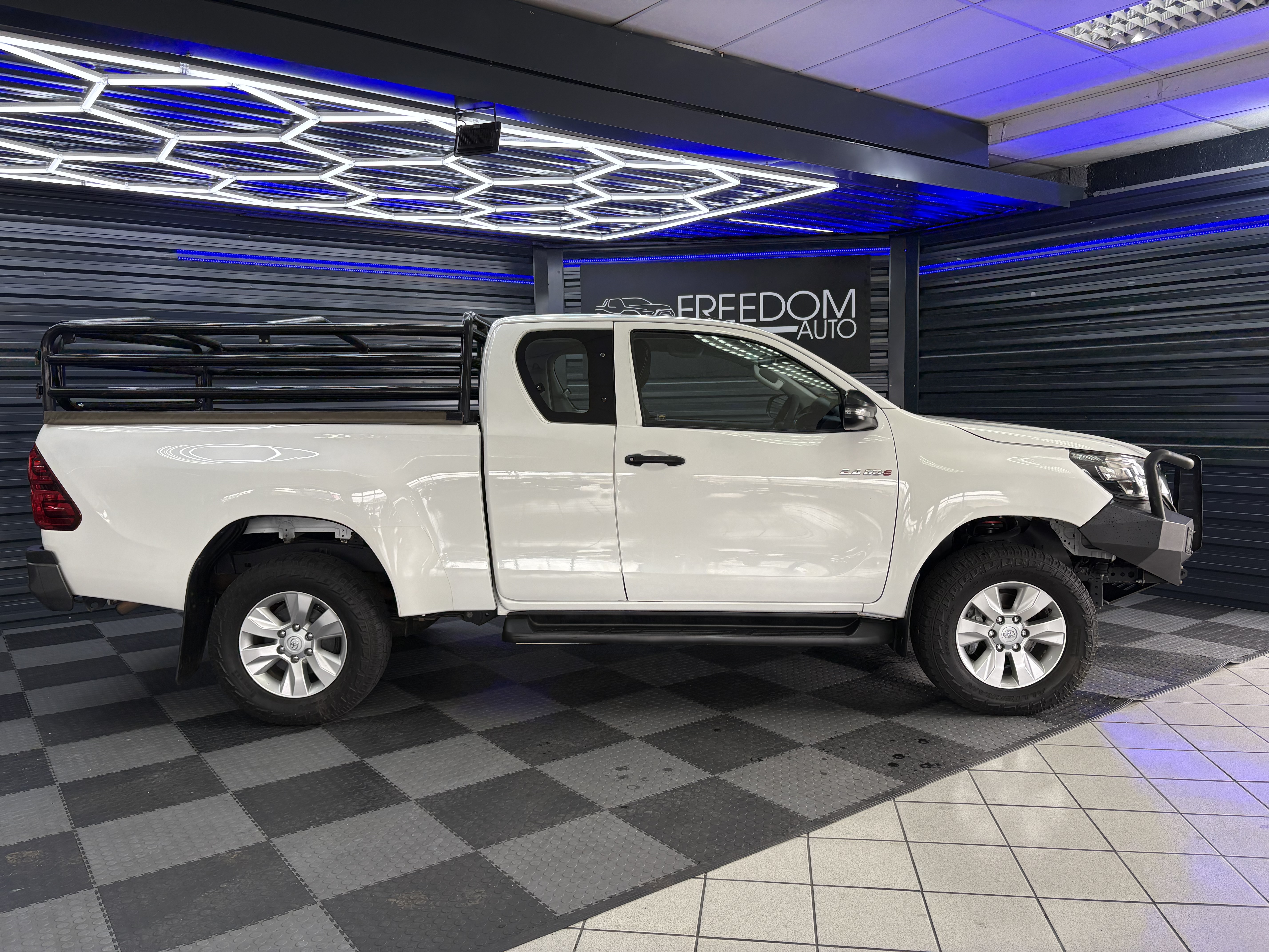 2018 Toyota Hilux 2.4GD6 X/C M/T - Image 3