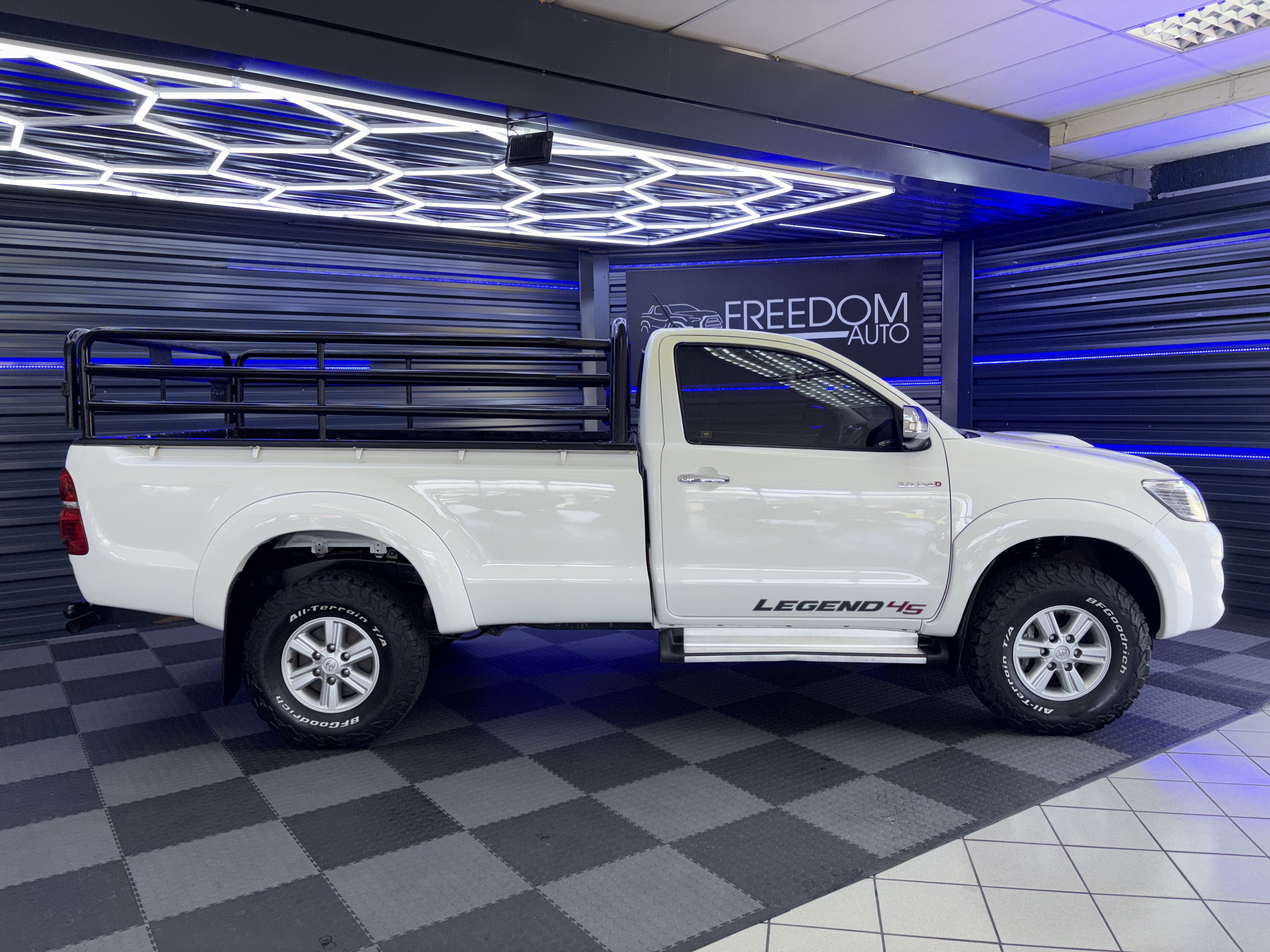 2013 Toyota Hilux 3.0D4D S/C M/T - Image 3