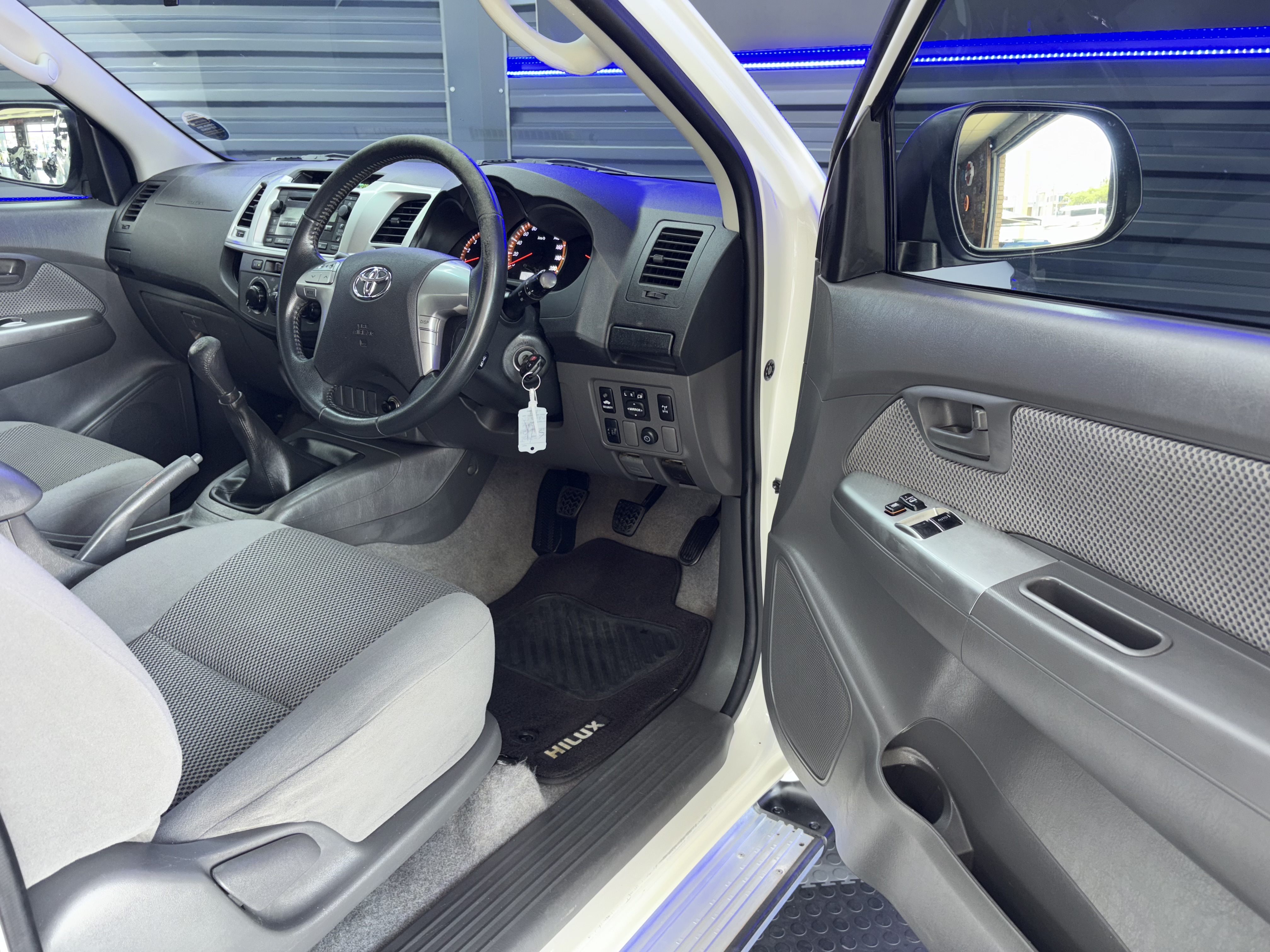 2013 Toyota Hilux 3.0D4D S/C M/T - Image 6