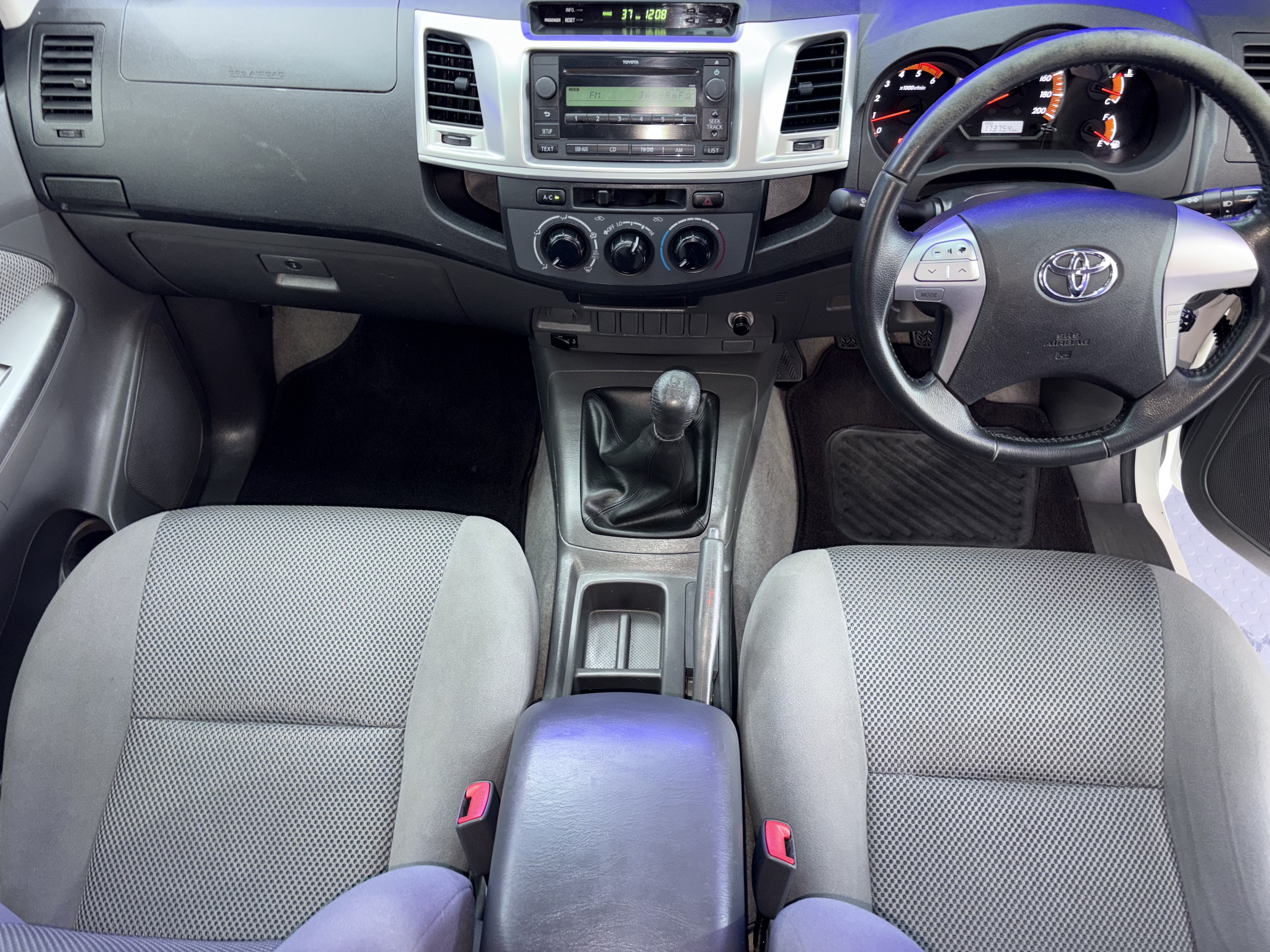 2013 Toyota Hilux 3.0D4D S/C M/T - Image 7