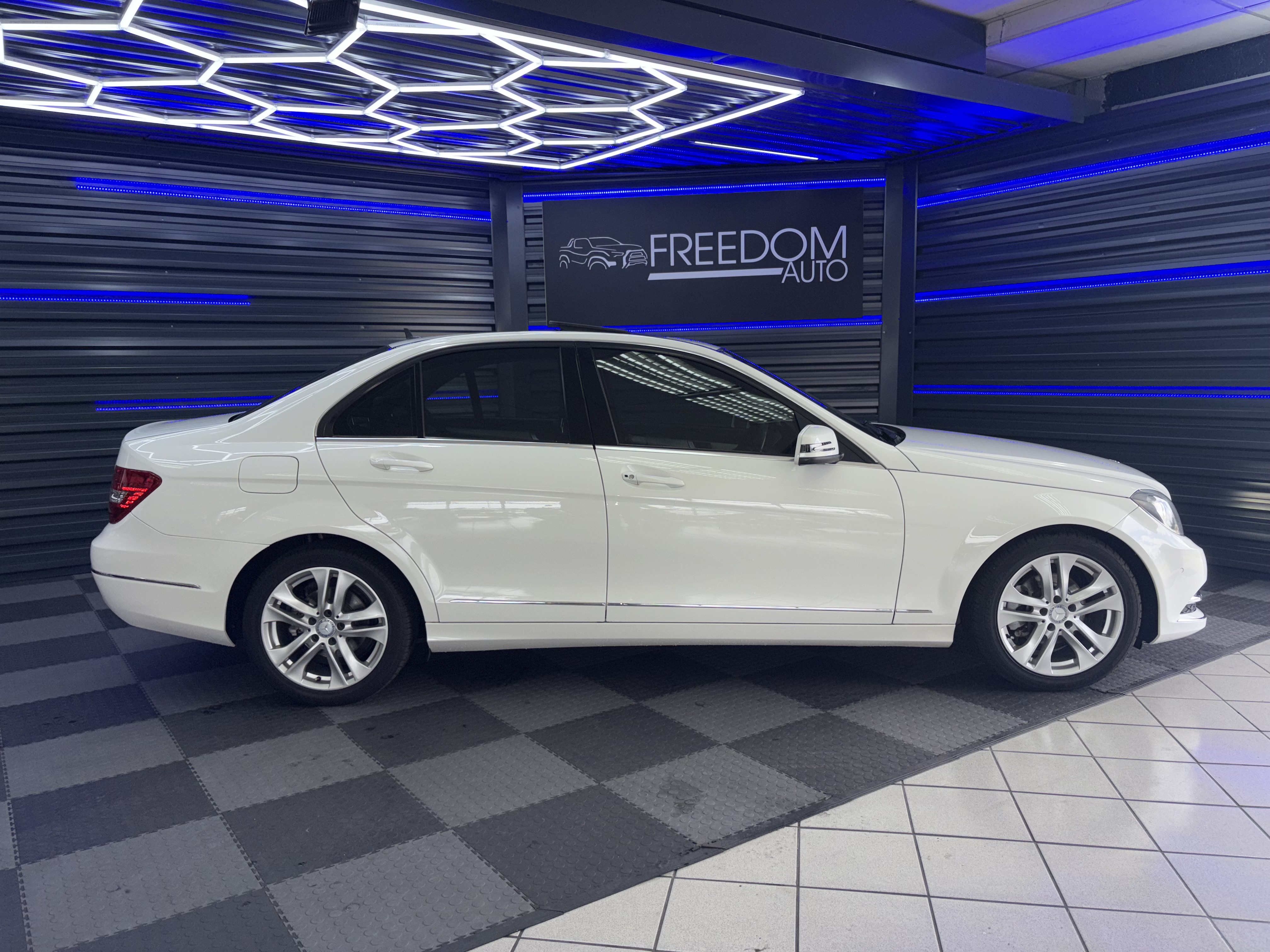 2013 Mercedes-Benz C180 Avantgarde - Image 3