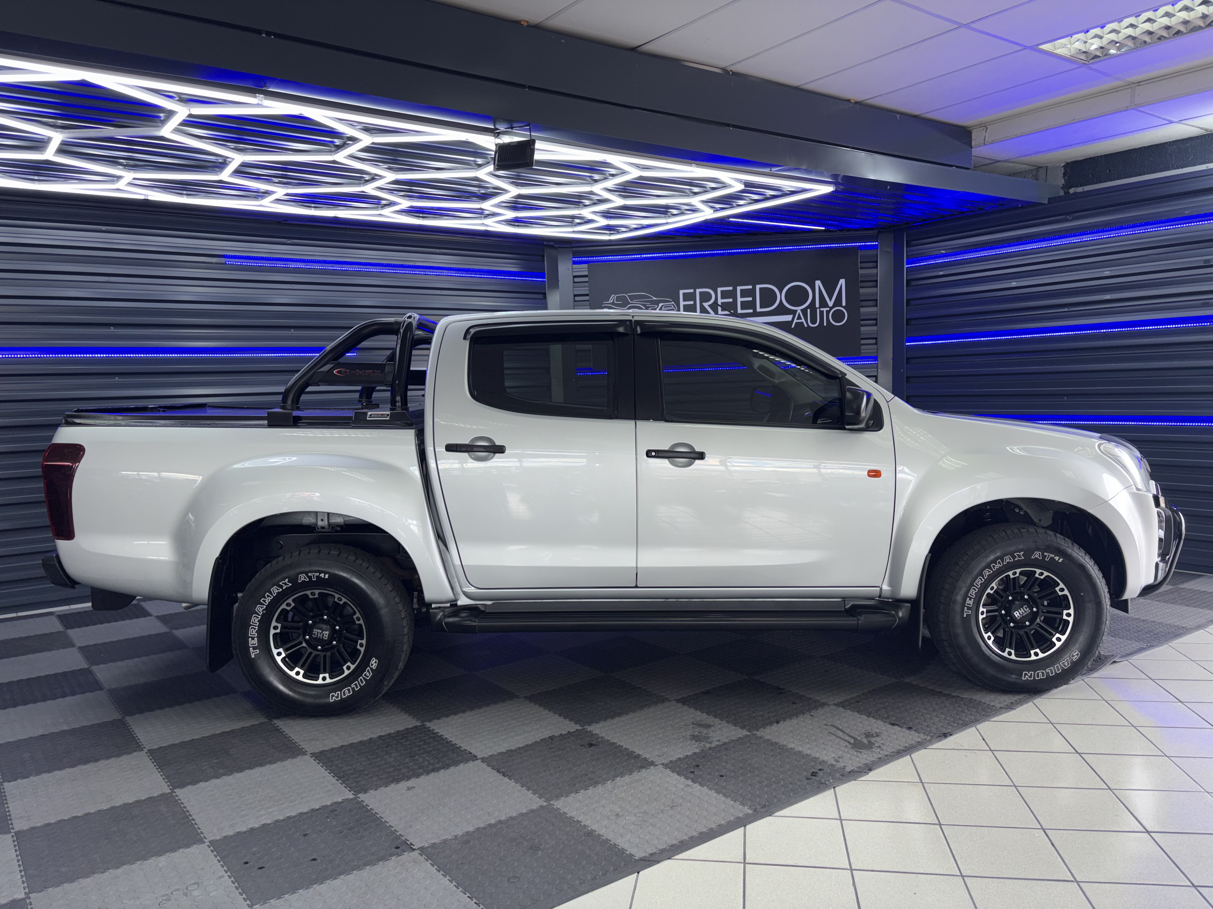 2020 Isuzu D-Max HiRide D/C - Image 4