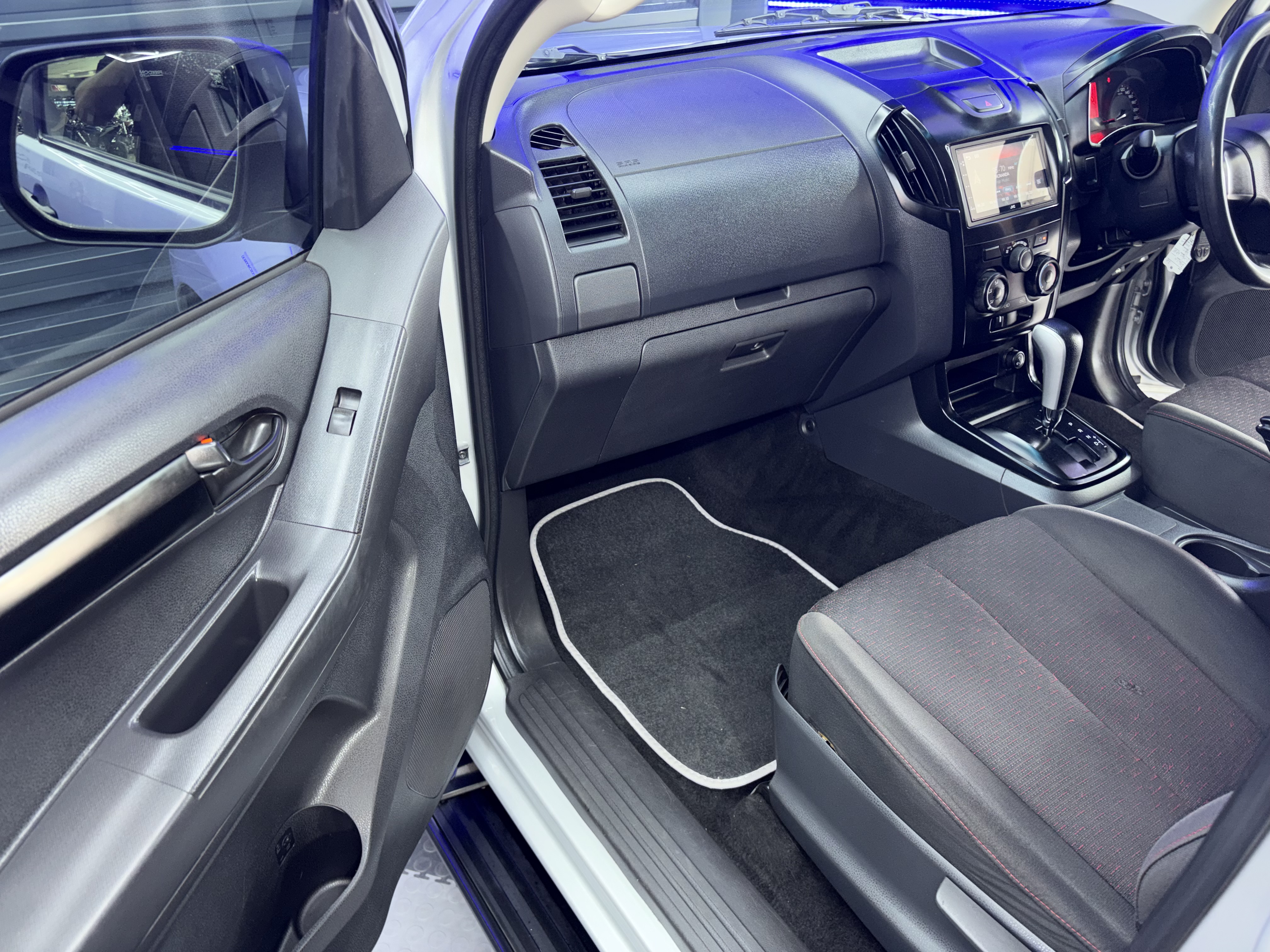 2020 Isuzu D-Max HiRide D/C - Image 8